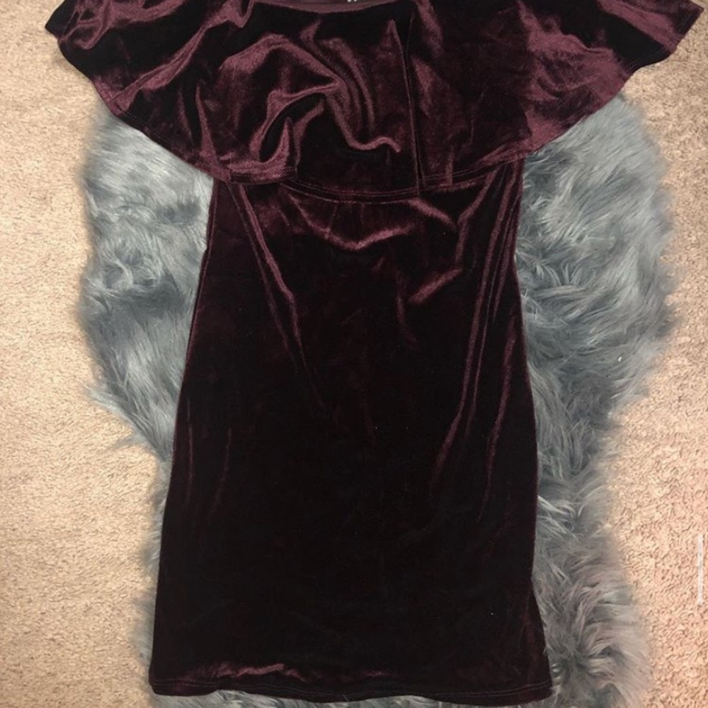Dresses - Picture 2 of 3